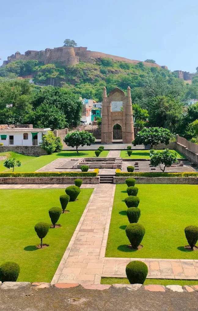 Badal Mahal Gate Chanderi